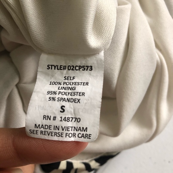 Sienna Sky Yellow Floral Jumpsuit Size Small - Picture 10 of 11